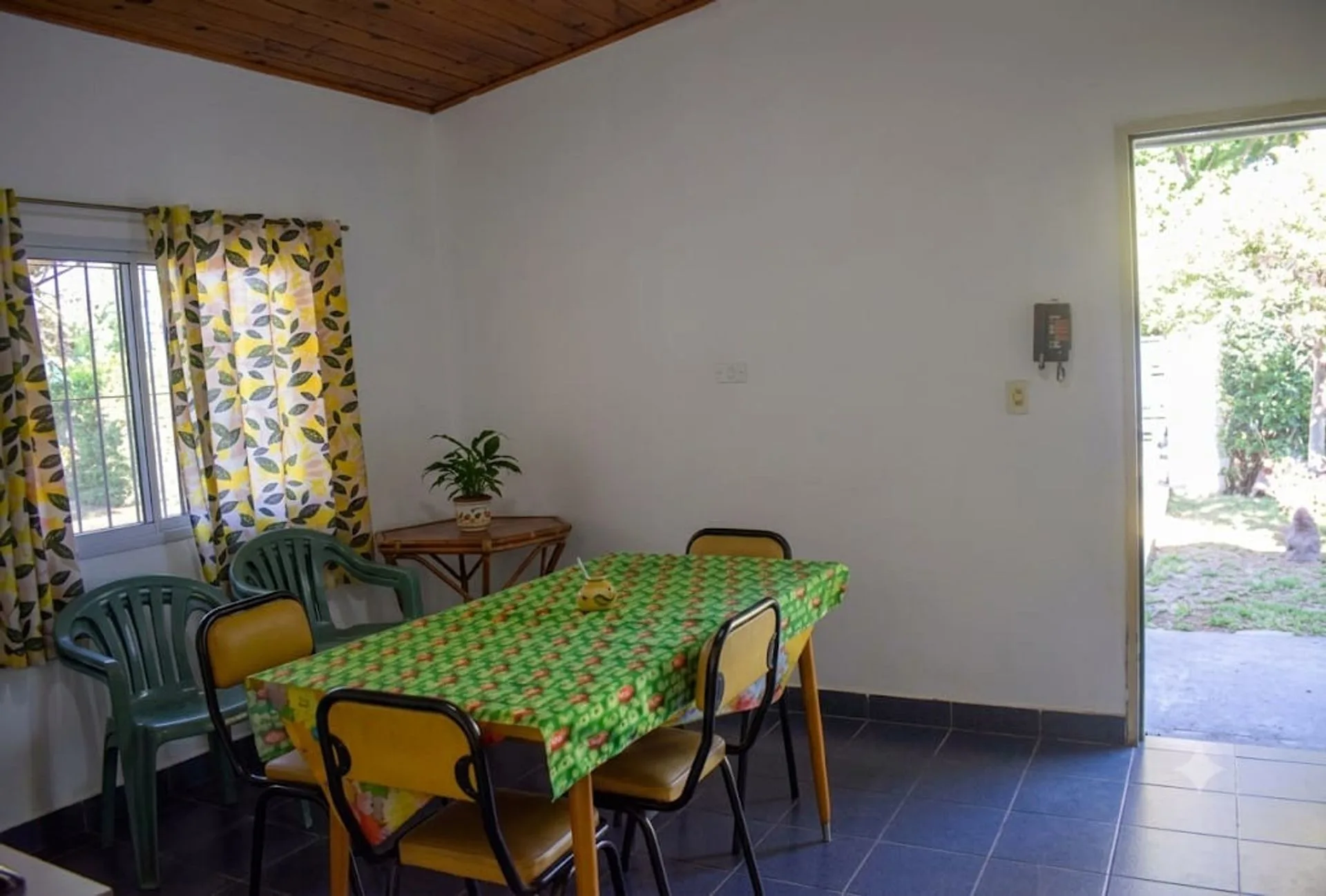 VENTA CASA CON 2 DORMITORIO Y PILETA  EN MORENO foto 2