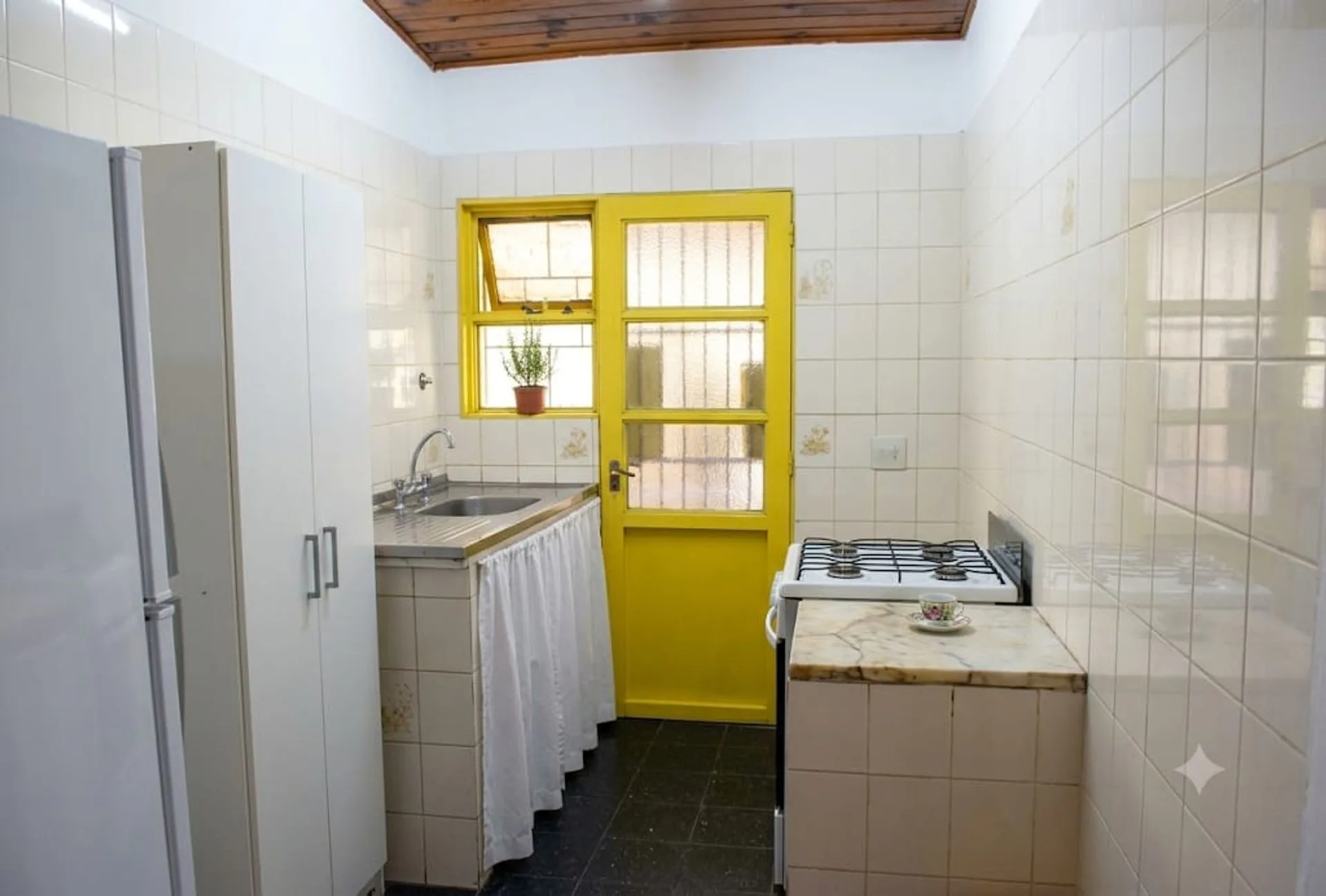 VENTA CASA CON 2 DORMITORIO Y PILETA  EN MORENO foto 3