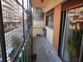 Departamento 2 amb. con balcón corrido. foto 1