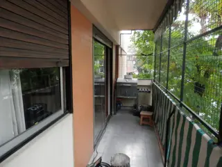 Departamento 2 amb. con balcón corrido. foto 2