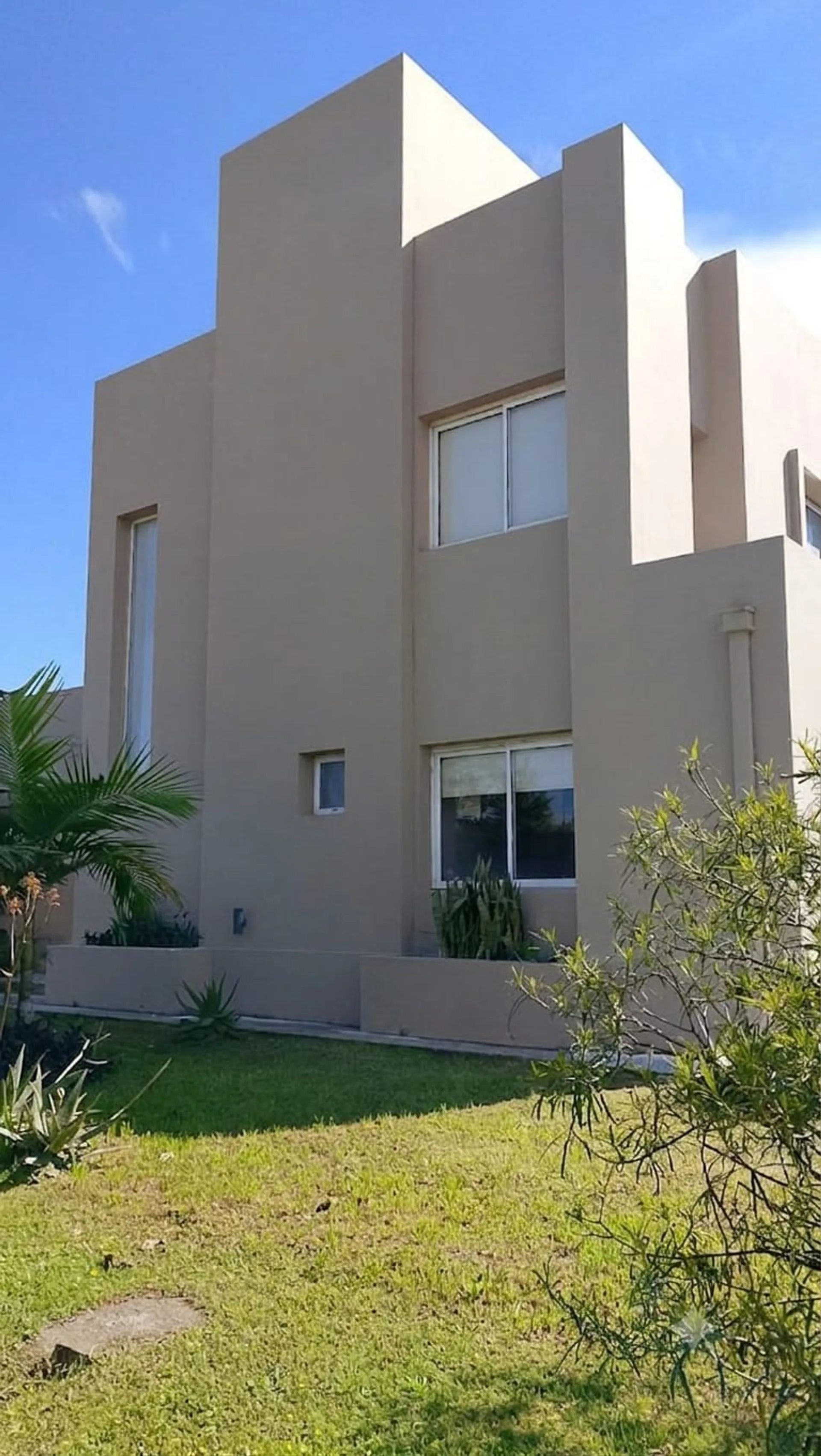 CASA EN VENTA 4 DORM COUNTRY LA HERENCIA foto 2