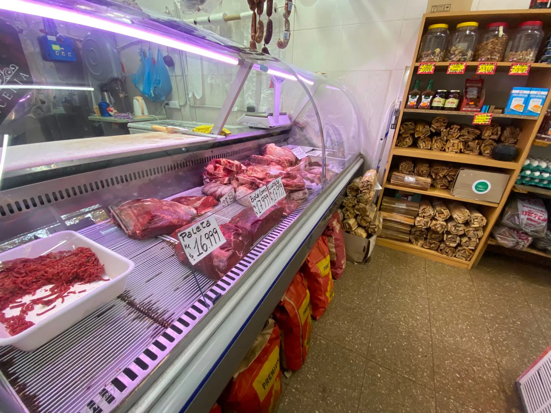 VENTA FONDO DE COMERCIO CARNICERIA Y GRANJA foto 4