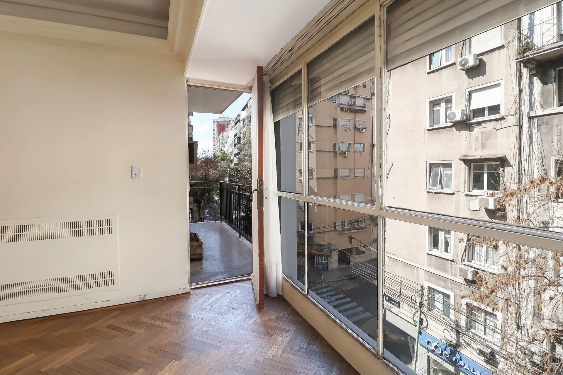 VENTA CUATRO AMBIENTES CON DEPENDENCIA Y BALCON foto 3