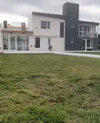 VIVIENDA EN BARRIO SAN BENITO - TRELEW foto 1