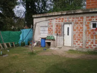 LOTE FINANCIADO CON MEJORAS EN LA REJA - MORENO - ATENCION: R E T A S A D O foto 4