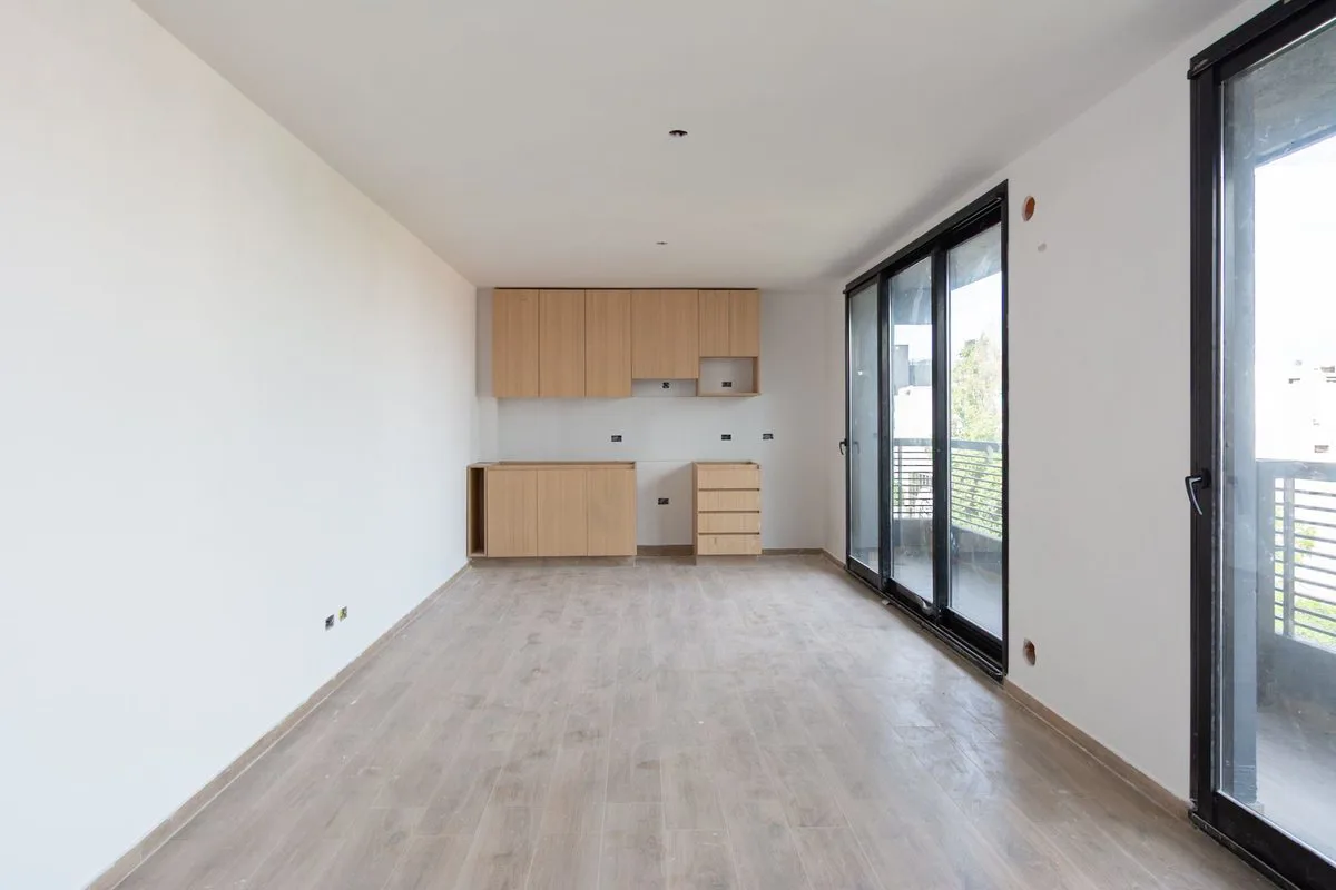 VENTA DEPARTAMENTO TRES AMBIENTES COCHERA MORON foto 2