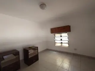 EXCELENTE PH INTERNO EN PLANTA BAJA CON 2 HABITACIONES, COCINA COMEDOR Y BAÑO CON DUCHA. OPCIONAL ESPACIO GUARDA COCHE DISPONIBLE. foto 1