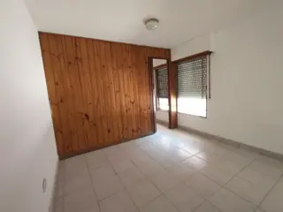 EXCELENTE PH INTERNO EN PLANTA BAJA CON 2 HABITACIONES, COCINA COMEDOR Y BAÑO CON DUCHA. OPCIONAL ESPACIO GUARDA COCHE DISPONIBLE. foto 5