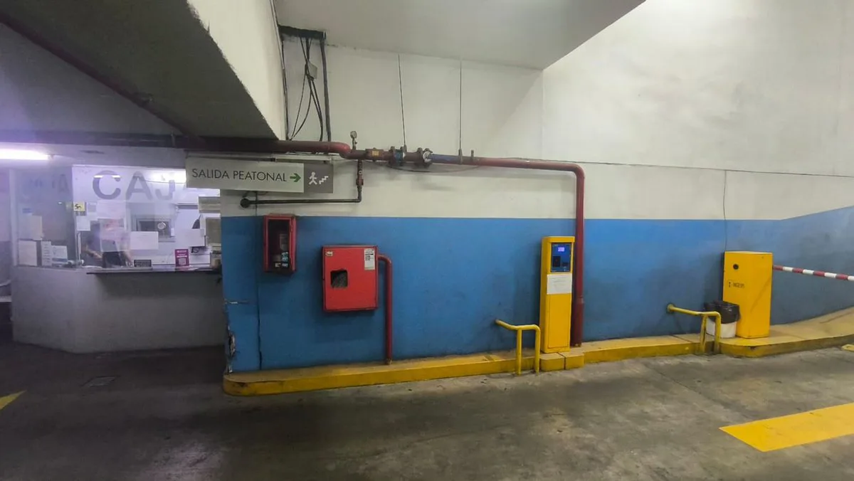 VENTA COCHERA SOBRE AV LAS HERAS EN RECOLETA foto 2