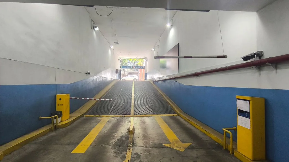 VENTA COCHERA SOBRE AV LAS HERAS EN RECOLETA foto 3