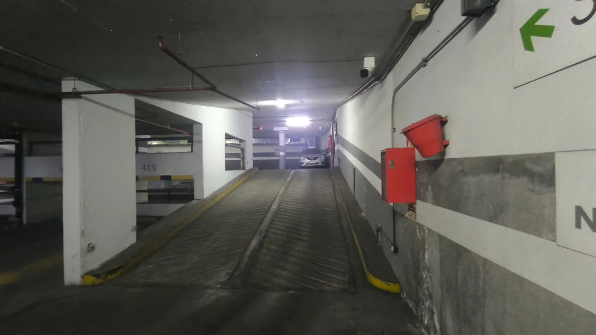 VENTA COCHERA SOBRE AV LAS HERAS EN RECOLETA foto 4