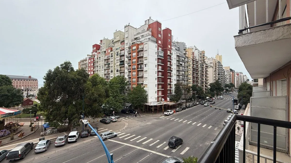 VENTA DTO 2 AMB AL FRENTE PLAZA COLON CON DEP. foto 5