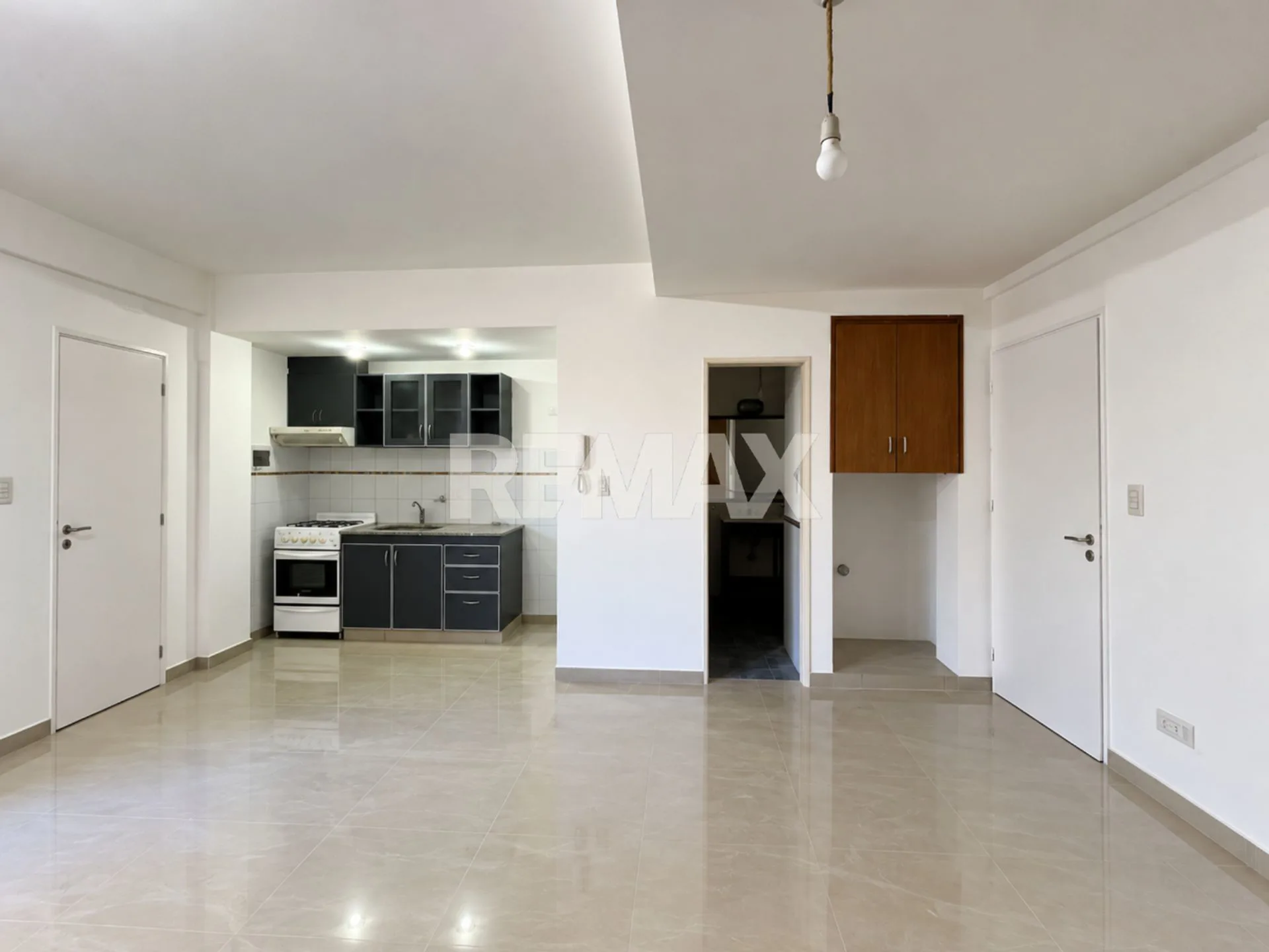 ALQUILER DEPARTAMENTO PLANTA BAJA - CIPOLLETTI foto 2