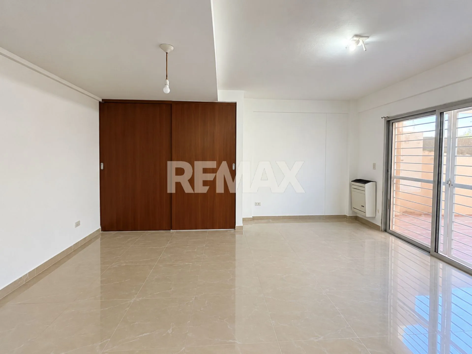 ALQUILER DEPARTAMENTO PLANTA BAJA - CIPOLLETTI foto 4