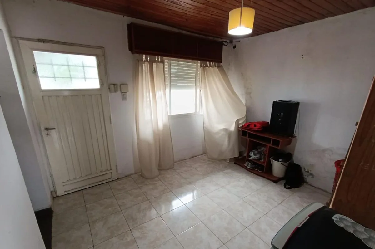 Venta Casa 200m2, 2 dormitorios. Pezzi San Nicolas foto 2