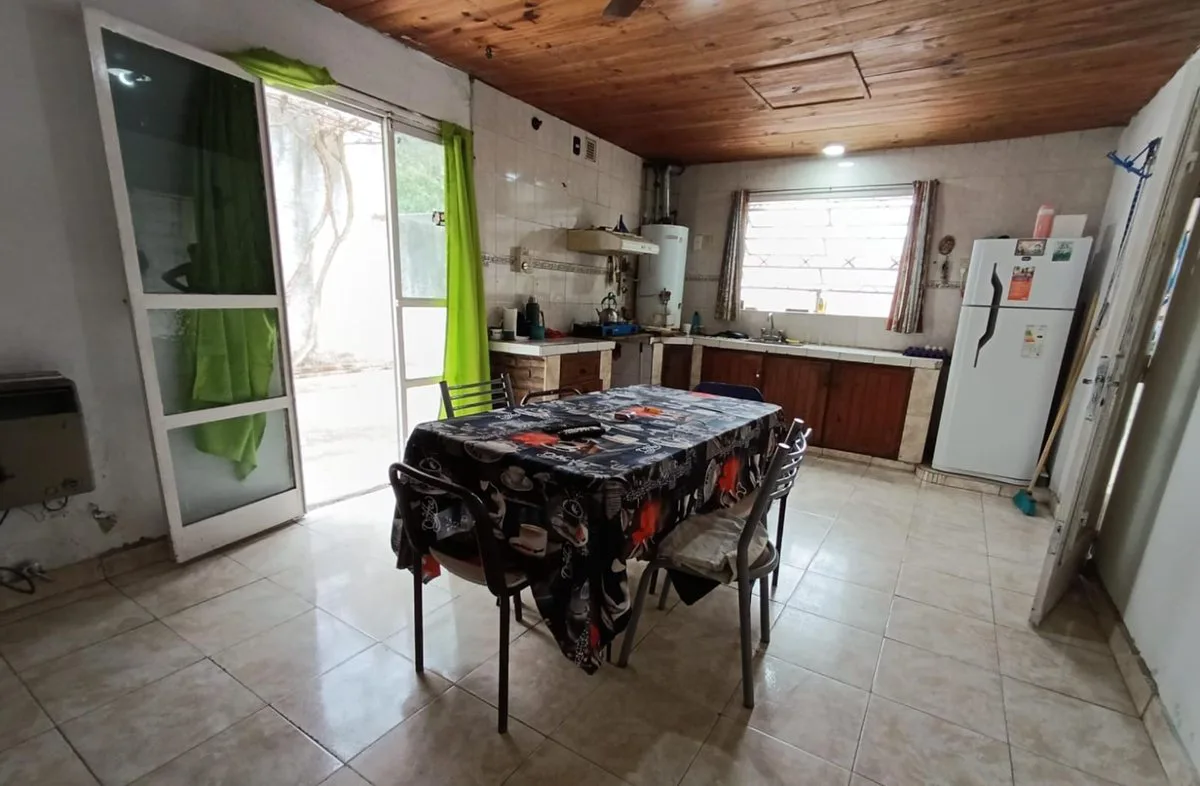 Venta Casa 200m2, 2 dormitorios. Pezzi San Nicolas foto 4