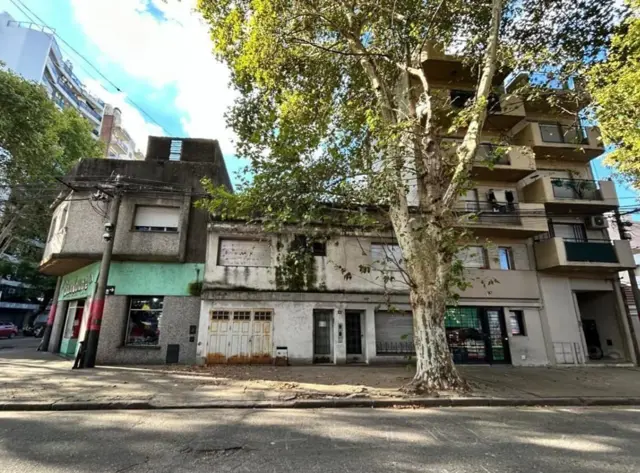 CASA A RECICLAR/ LOTE PARA CONSTRUCTORA PB+4