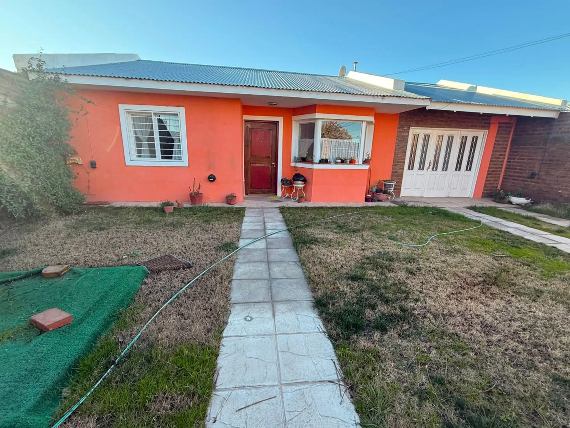 VENTA CASA 2 DORMITORIOS EN PLOTTIER foto 2