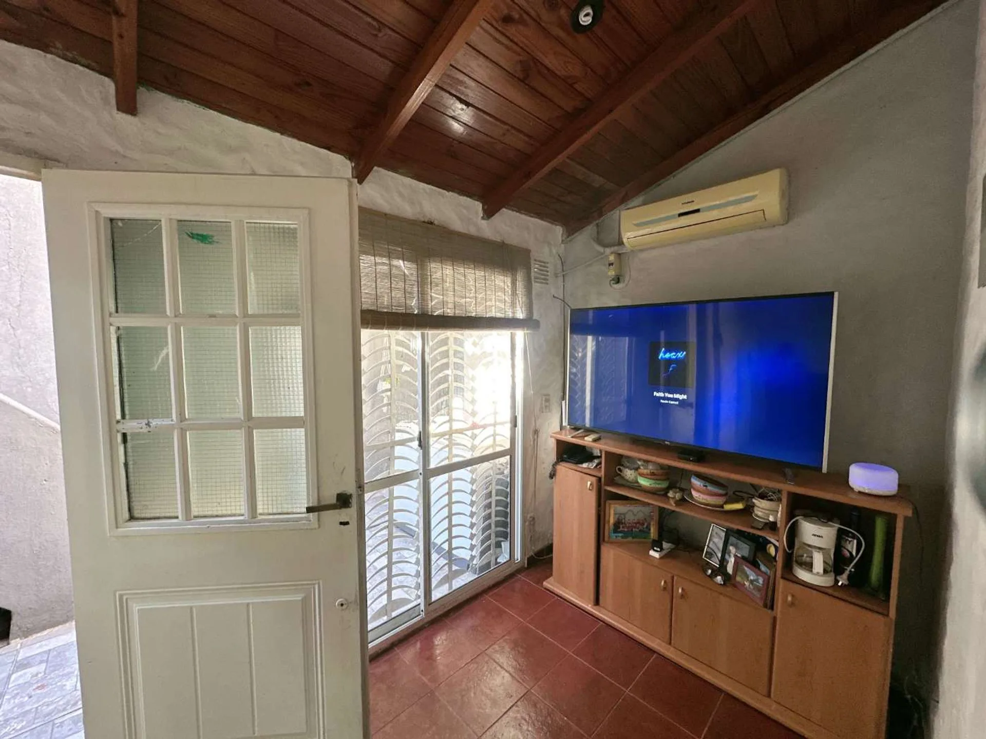 Venta ph 3 ambientes Villa Maipu con quincho foto 3