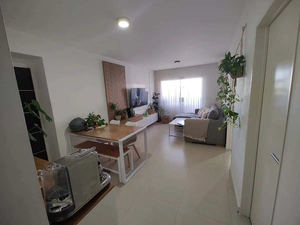 VENTA DEPARTAMENTO 3 AMBIENTES, CASEROS CENTRO! foto 3