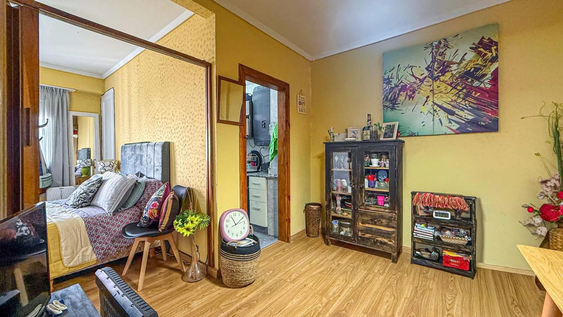 VENTA DE MONOAMBIENTE CENTRO AL FRENTE CON BALCON foto 2