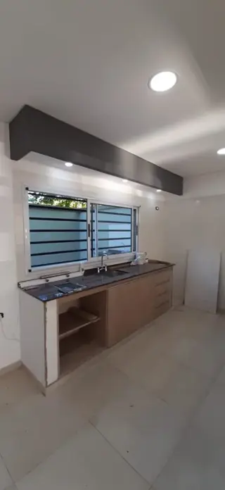 EXCELENTE DUPLEX CON COCHERA foto 2