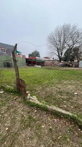 Lote en venta sobre Juan Cruz VARELA a metros de Av Arregui (ex Florida) foto 3