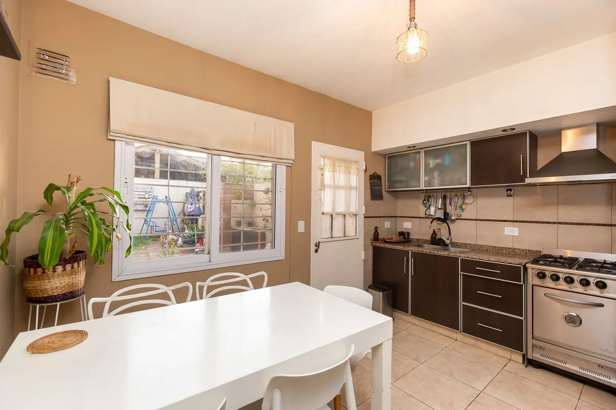 TRIPLEX, VENTA, 4 AMB, BELLA VISTA APTO CREDITO foto 3