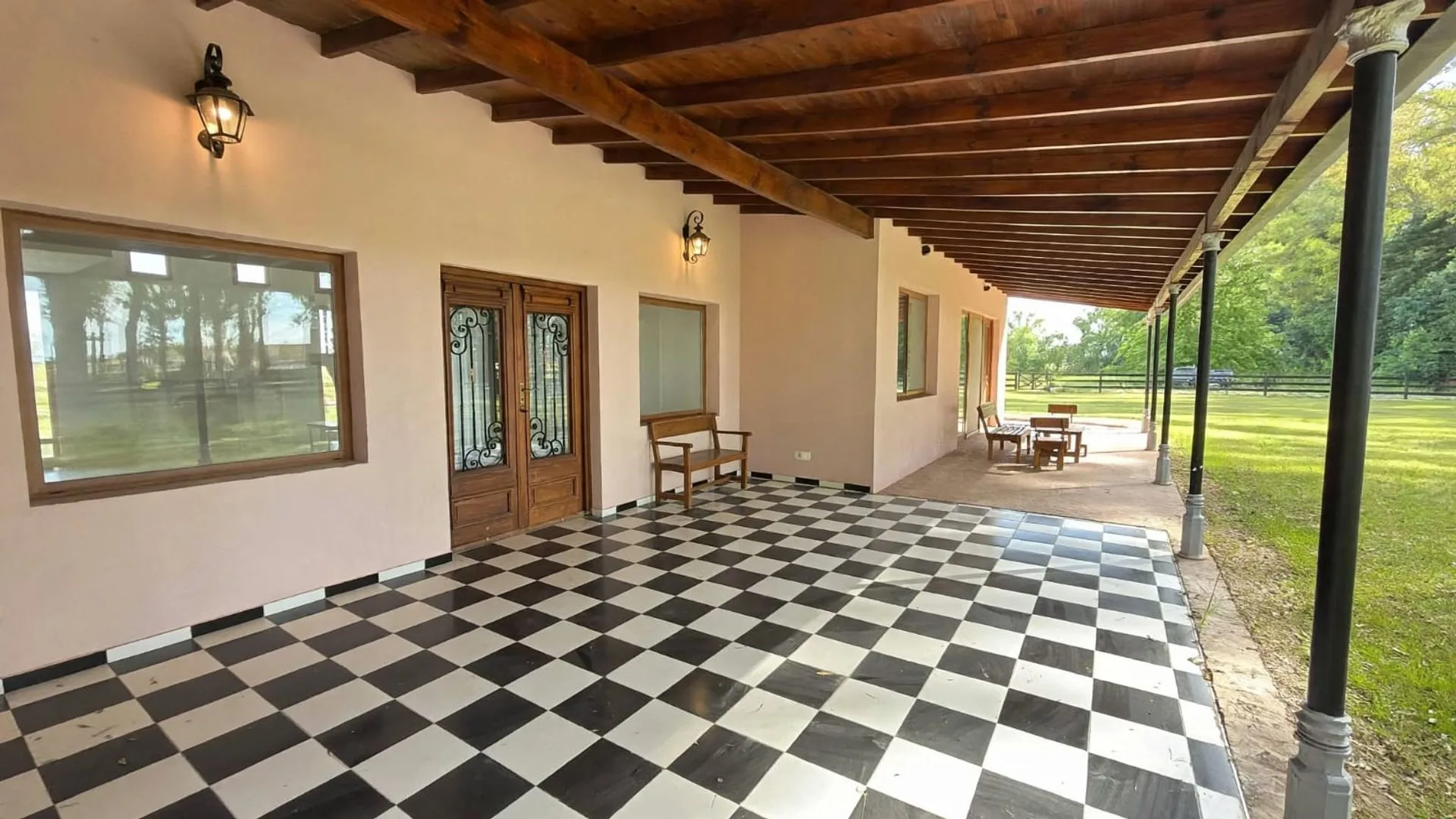 Casa en Venta 7 Ambientes - Pileta y Parque 6000m2 foto 4