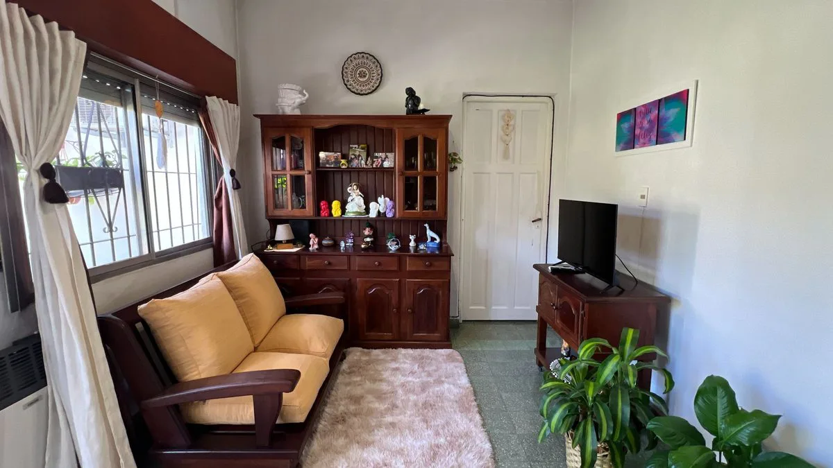 VENTA CASA Y 2 DEPTOS CON PILETA APTO CREDITO foto 3