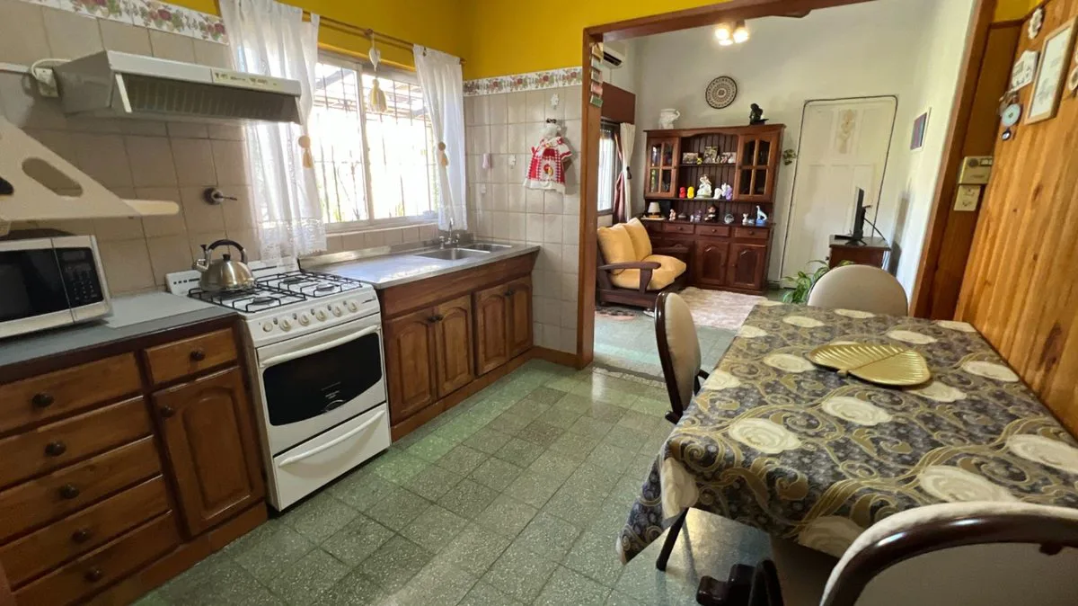 VENTA CASA Y 2 DEPTOS CON PILETA APTO CREDITO foto 4