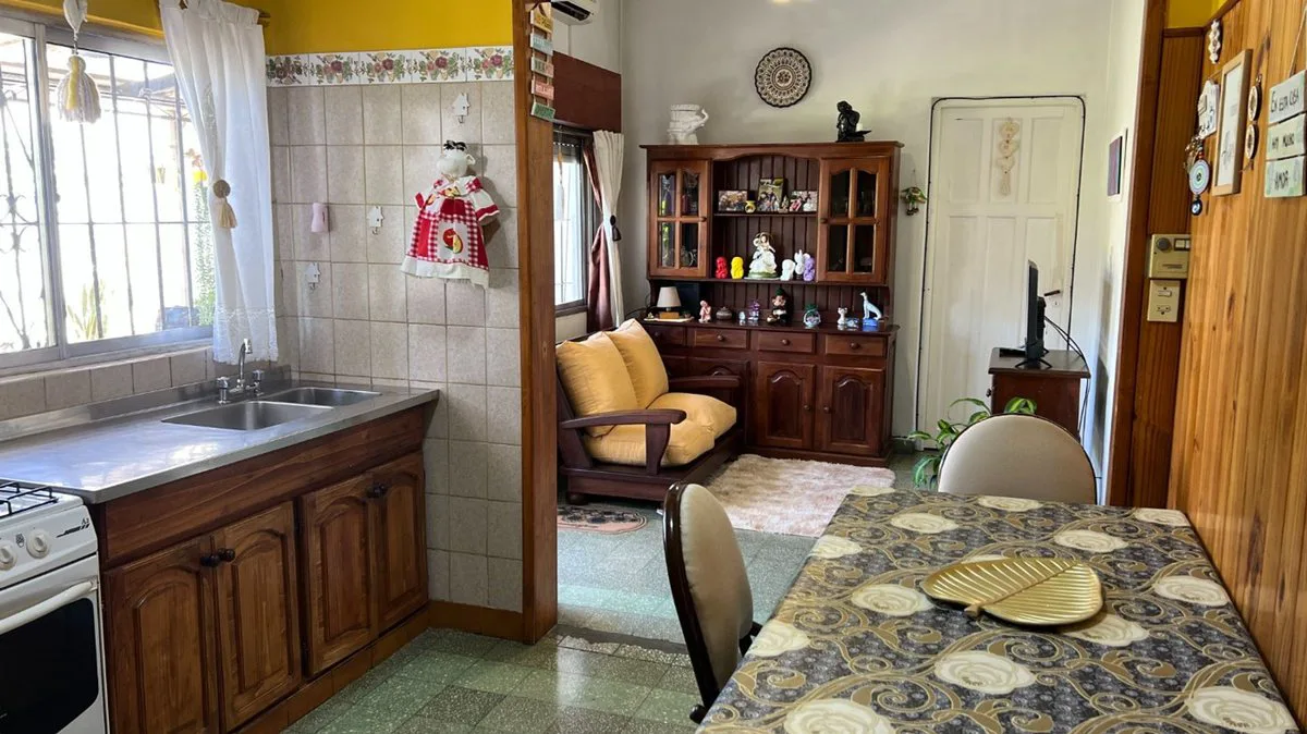 VENTA CASA Y 2 DEPTOS CON PILETA APTO CREDITO foto 5