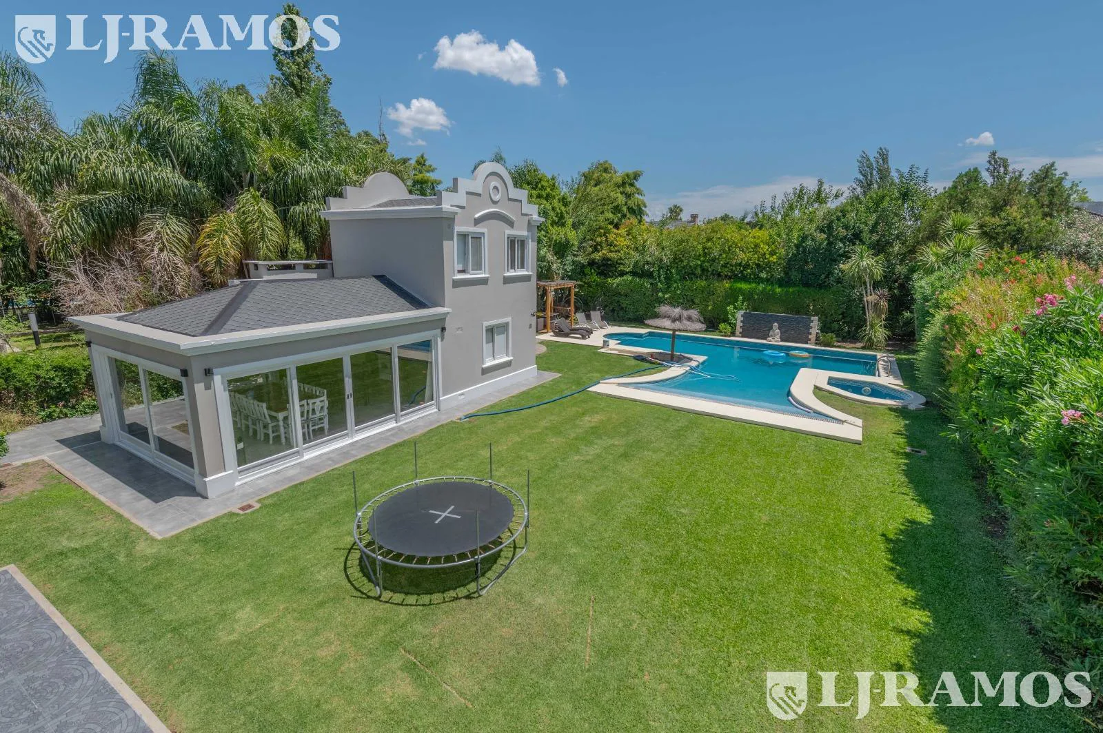Exclusiva Casa en venta  Barrio Septiembre: Confort y Elegancia - CDR foto 2