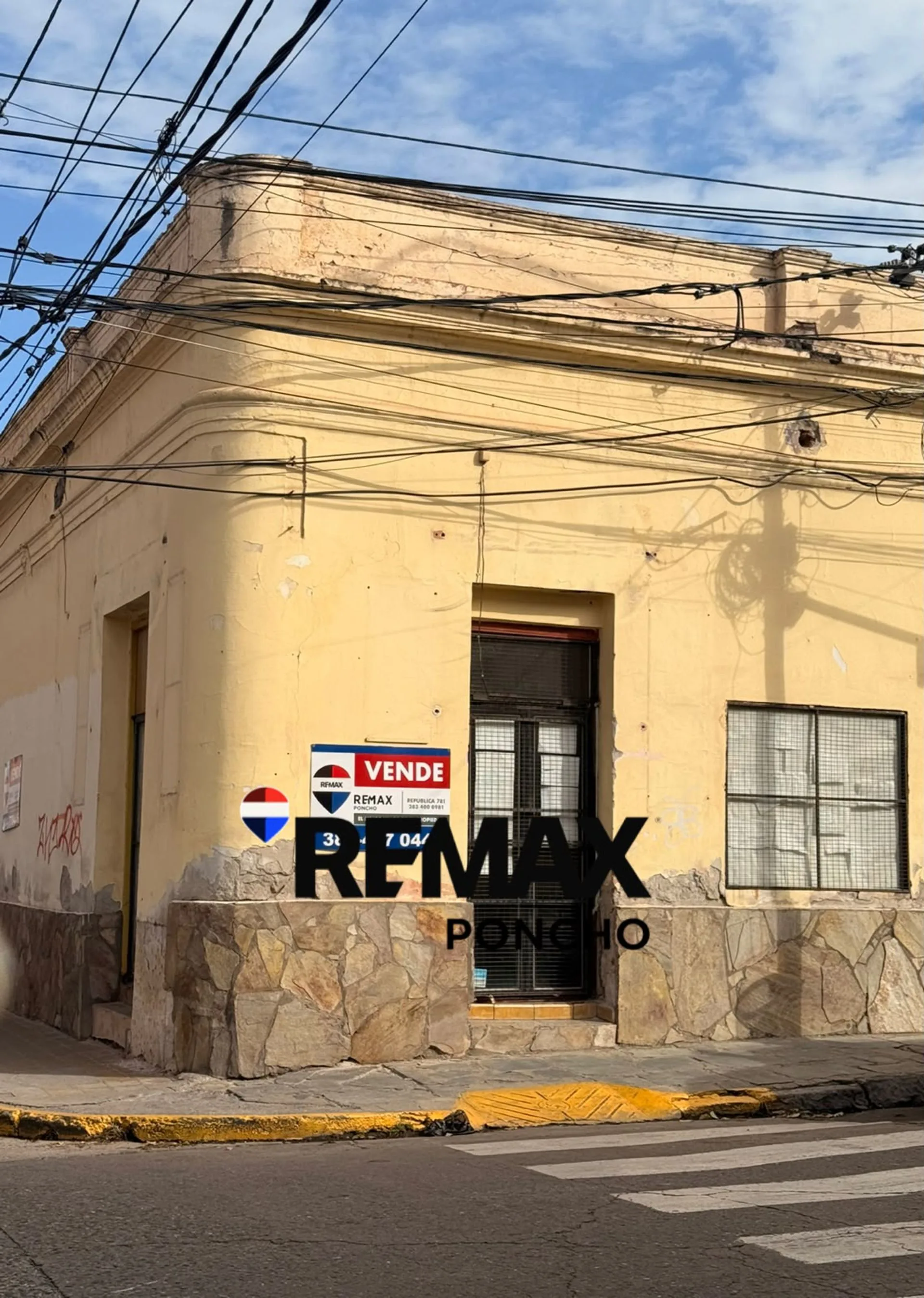 Esquina estratégica en Ayacucho y San Martín foto 2