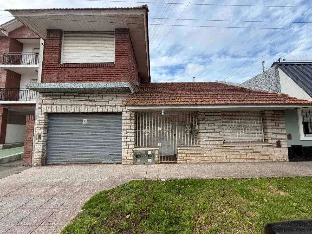 Venta Casa 3 Amb + 2 Deptos Villa Primera