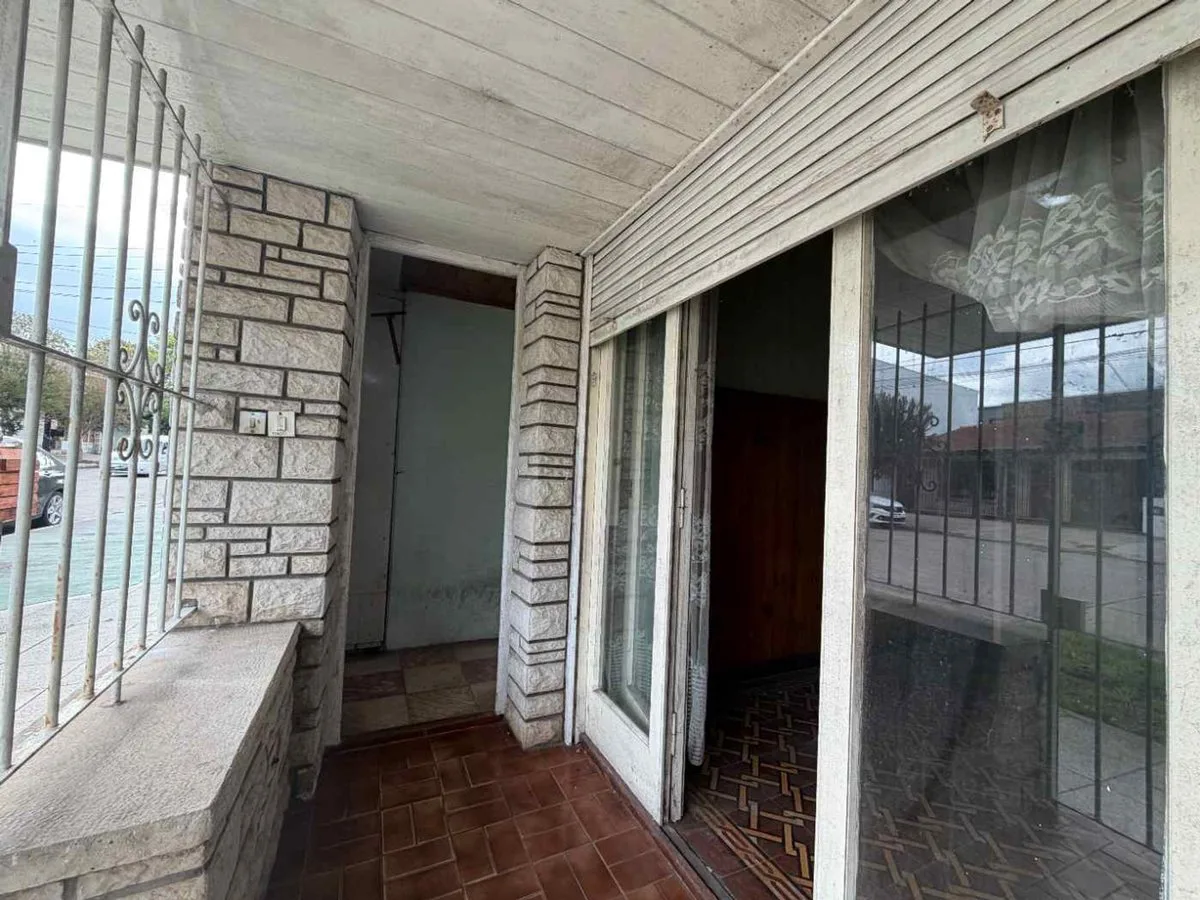 Venta Casa 3 Amb + 2 Deptos Villa Primera foto 2