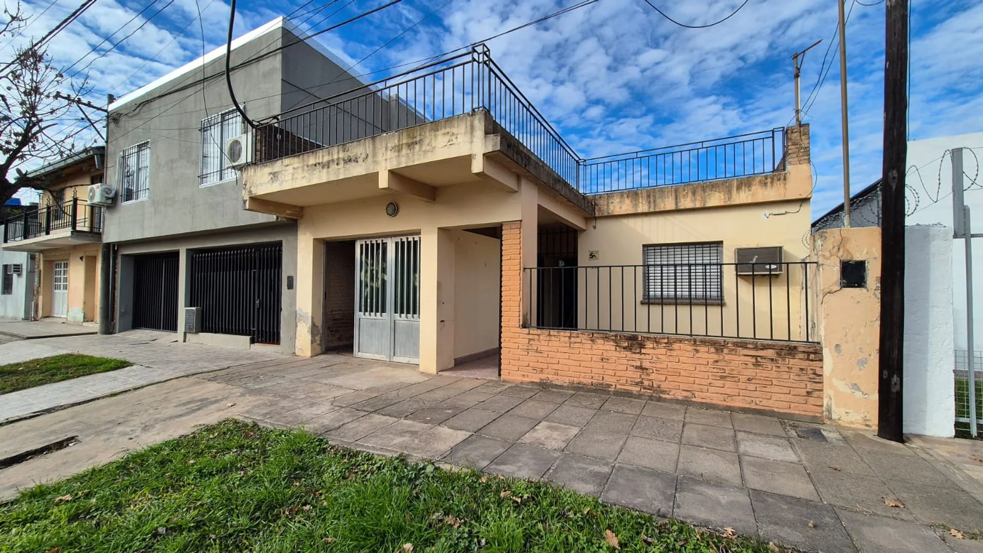 VENTA CASA 2 DORM COCHERA PATIO EN GUADALUPE OESTE foto 2