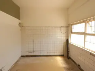 En Venta o Alquiler - Amplio Local a La Calle en Pleno Puerto foto 5