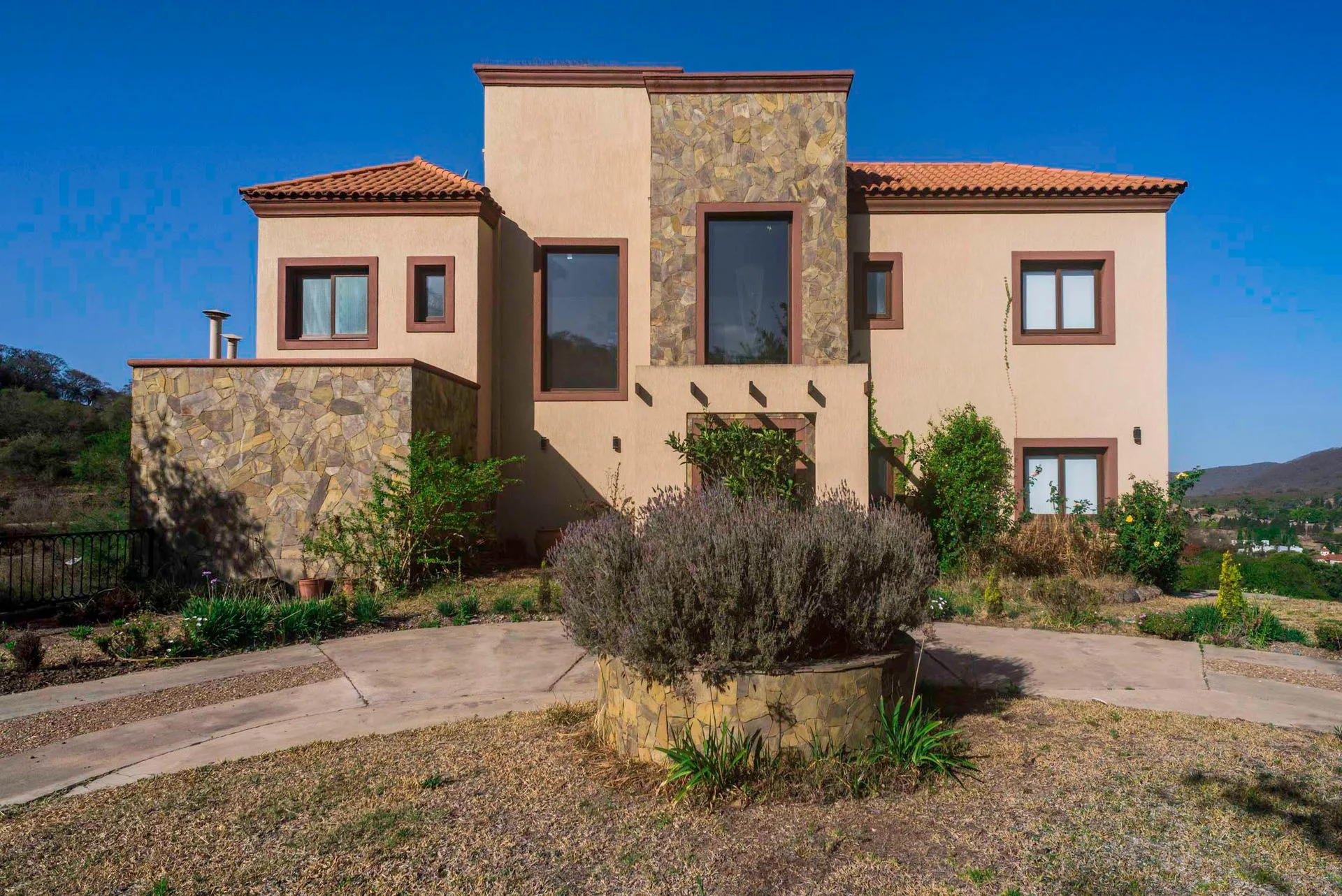 CASA 5 DORM VENTA LA LUCINDA CLUB DE CAMPO PILETA foto 2