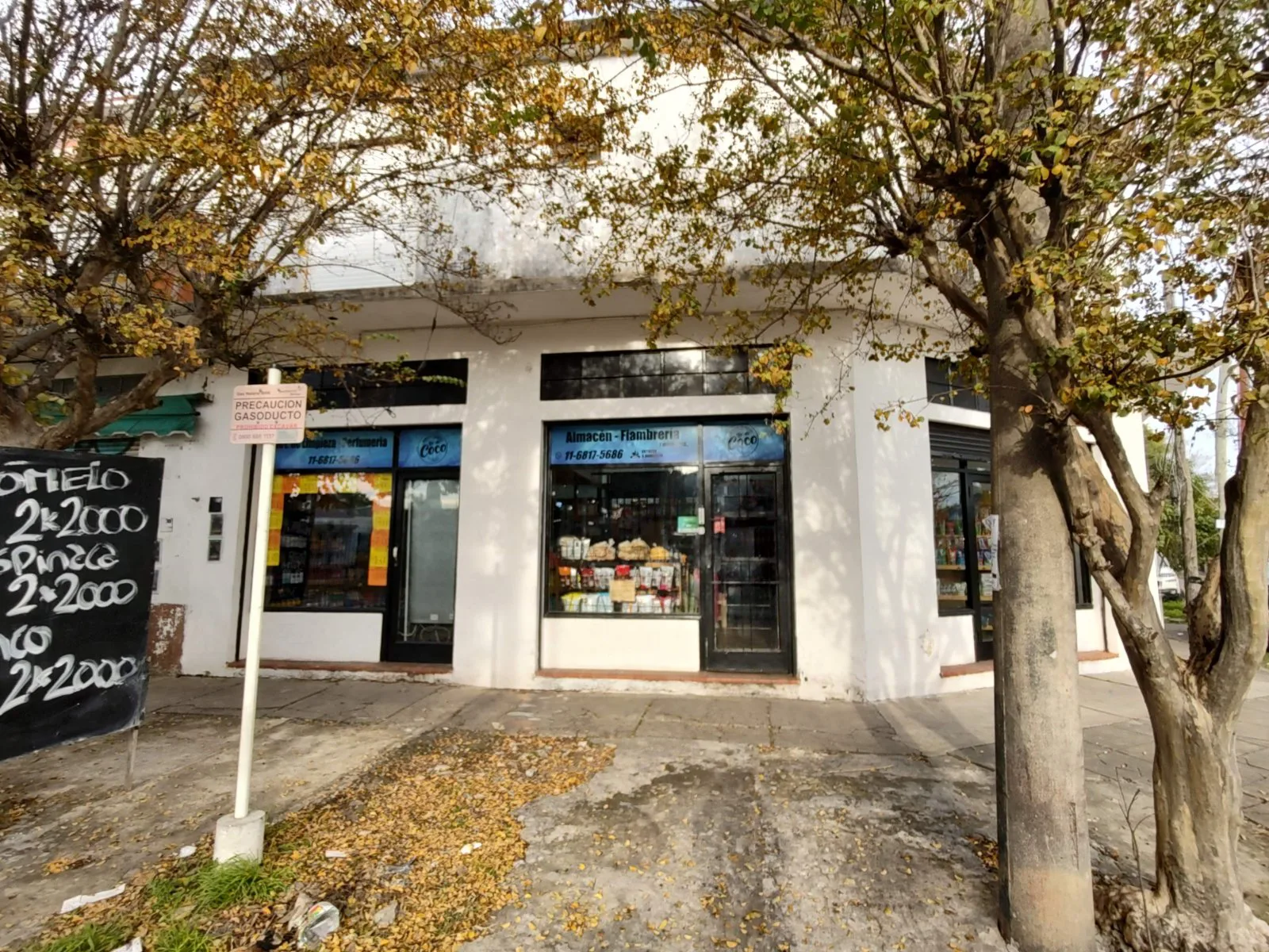 Venta!! Local en esquina con vivienda y terreno en Morón. Acepta menor valor foto 3