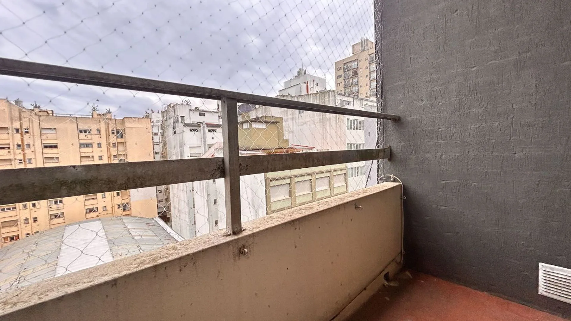 VENTA MONOAMBIENTE AL FRENTE ZONA PLAZA COLON foto 2