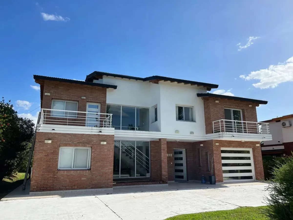VENTA CASA 5 AMB 2 PISOS C/ PISCINA COUNTRY CUBE foto 2