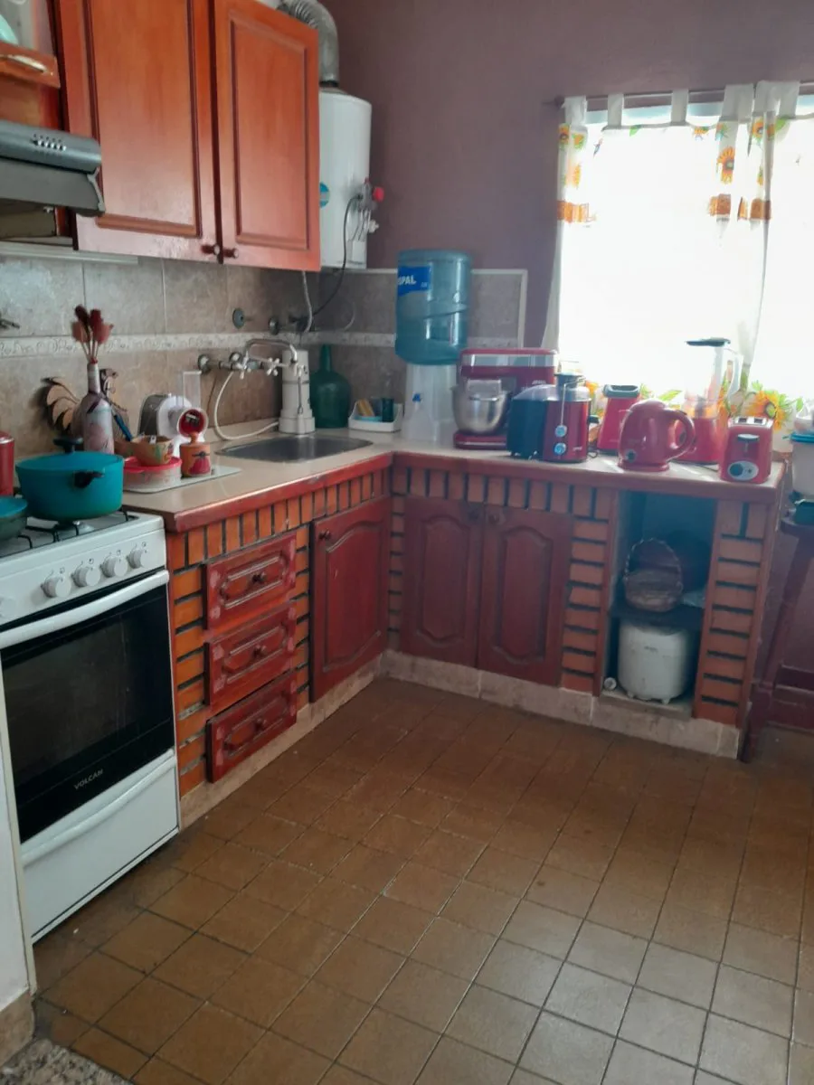 ¡IMPERDIBLE OPORTUNIDAD! PH AL FRENTE EN LOMAS DEL MIRADOR – 95 M² + TERRAZA – SIN EXPENSAS foto 2