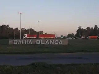 Grandes Lotes sobre Ruta 33 antes de la rotonda Camino Parque Sesquicentenario, una Puerta de Bahía Blanca foto 3