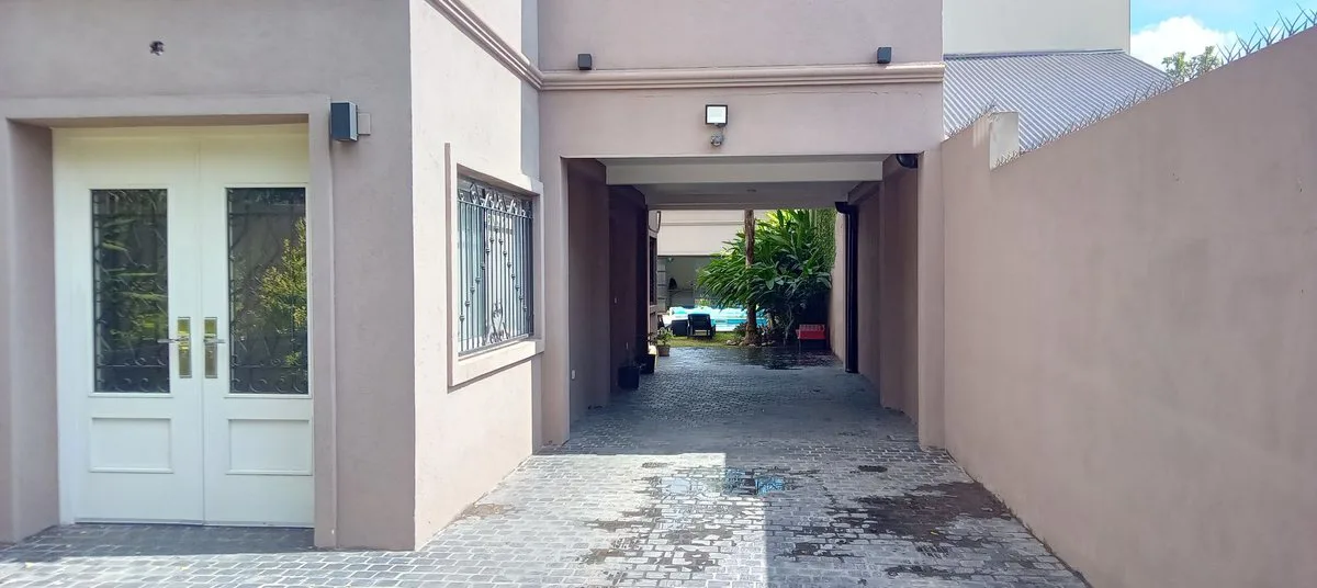 CASA EN VENTA 7 AMBIENTES + QUINCHO DON TORCUATO foto 4