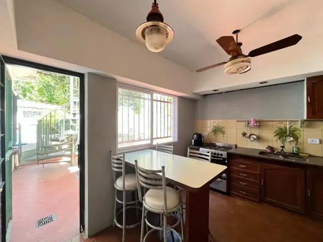 VENTA CASA 4 AMBIENTES CON PATIO QUINCHO Y PILETA VILLA BALLESTER