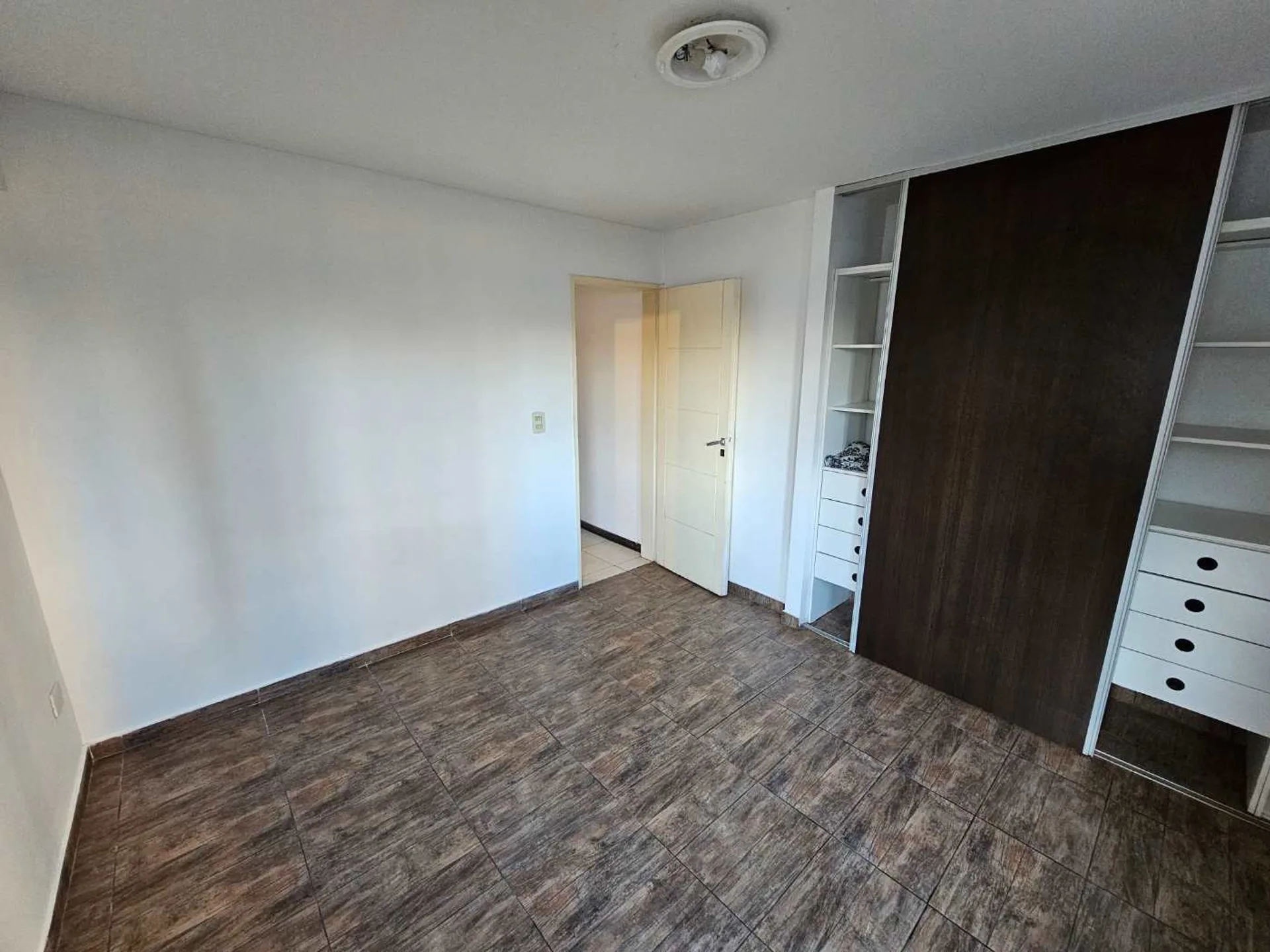 VENTA DEPARTAMENTO 2 AMB CON BALCON MORON CENTRO foto 2