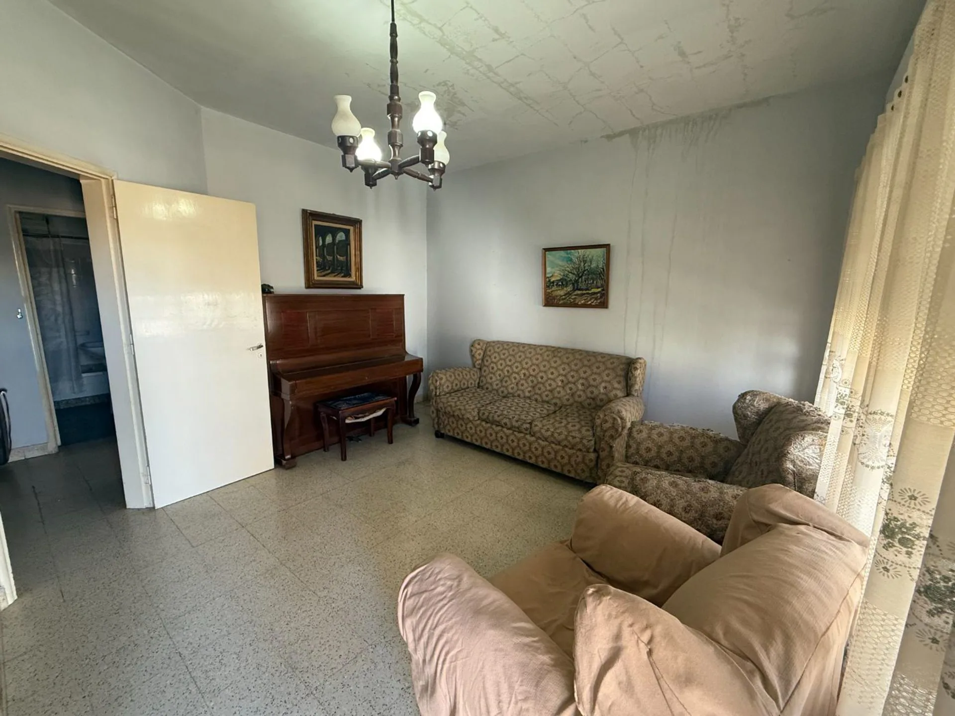 CASA EN VENTA DE 2 DORMITORIOS - CINCO SALTOS foto 4