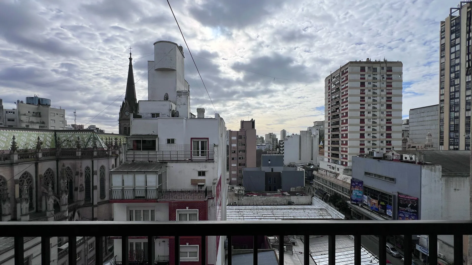 VENTA - Departamento 2 ambientes centro con balcón foto 3
