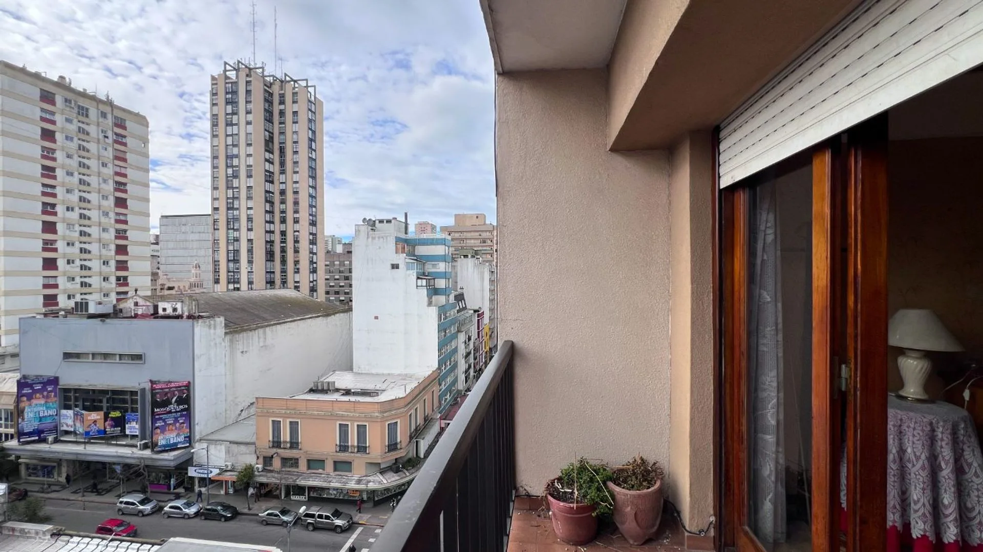 VENTA - Departamento 2 ambientes centro con balcón foto 5
